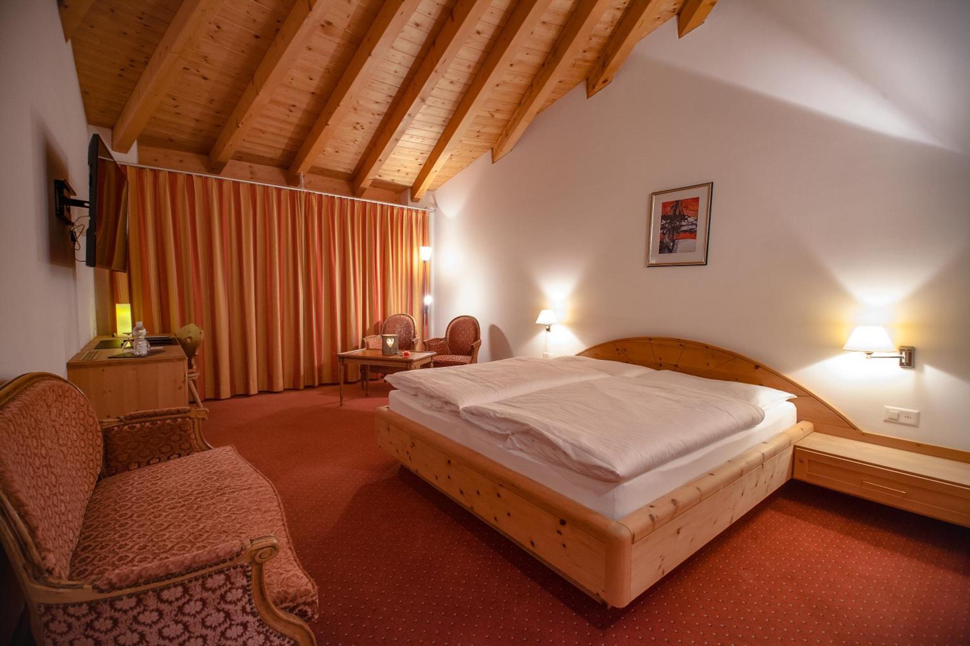 Wellnesshotel Liun B&B 米施泰尔 外观 照片