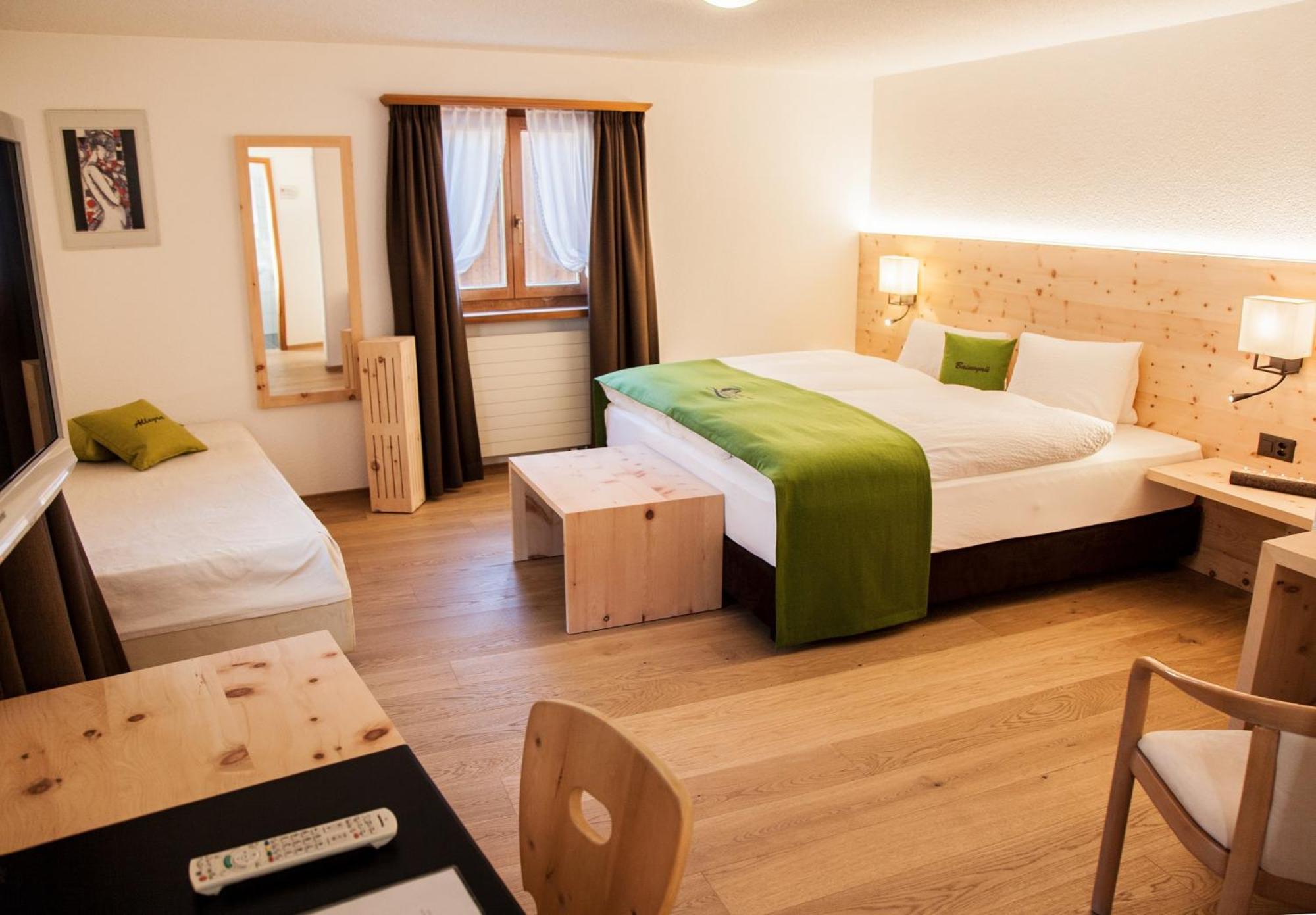 Wellnesshotel Liun B&B 米施泰尔 外观 照片