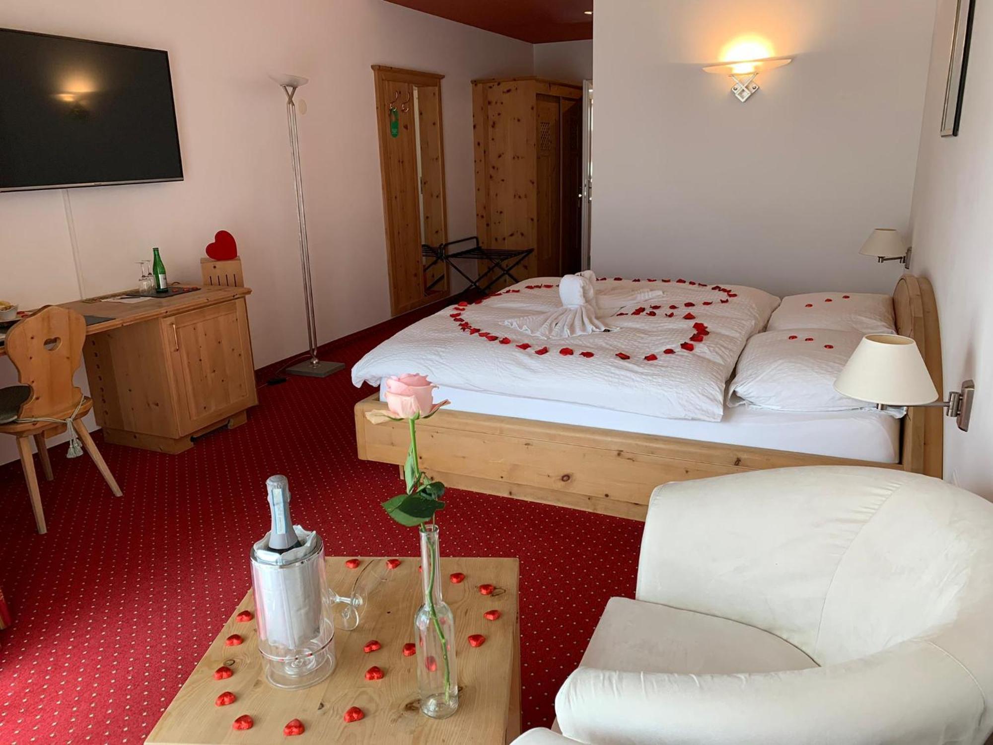 Wellnesshotel Liun B&B 米施泰尔 外观 照片