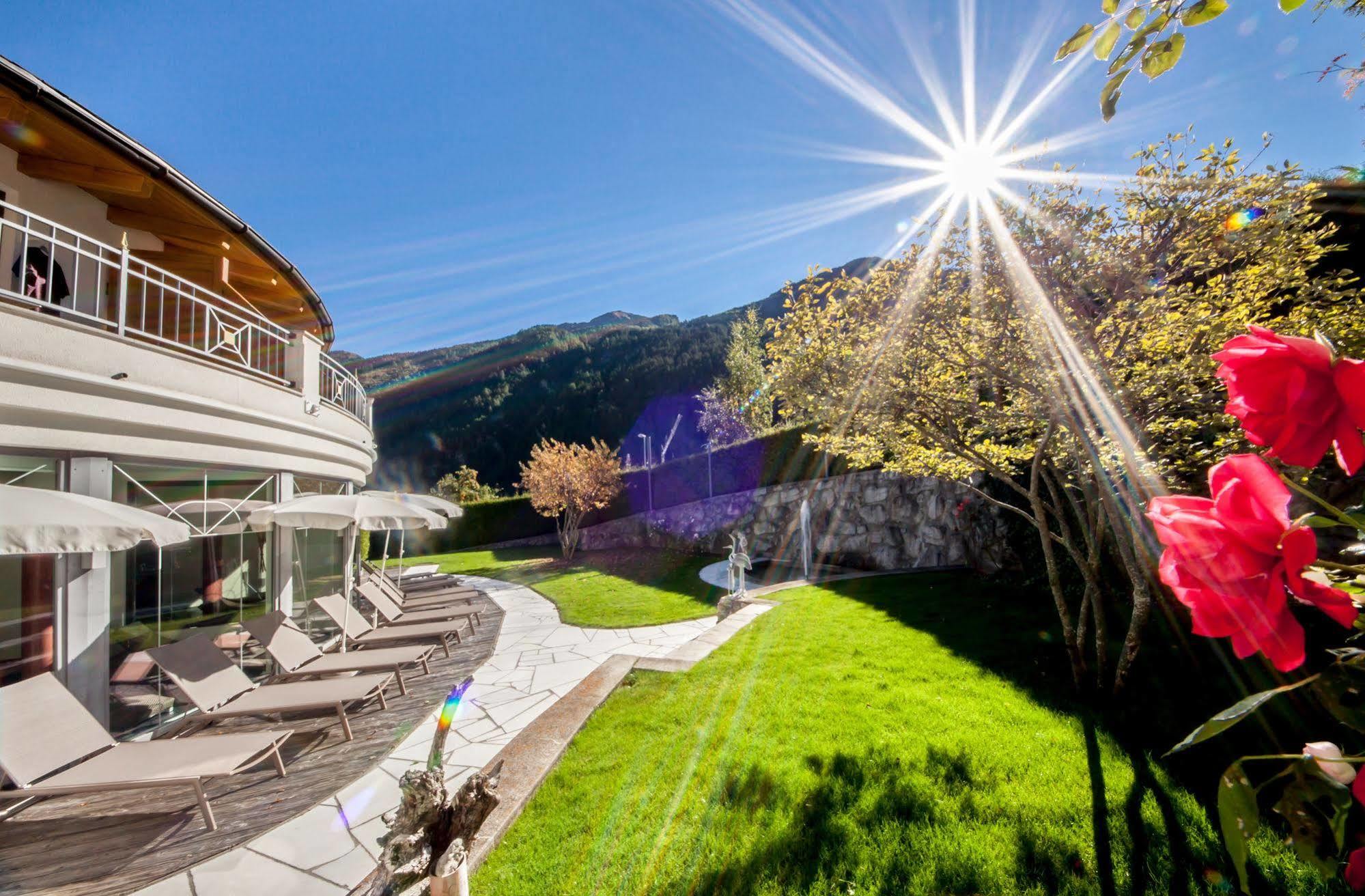 Wellnesshotel Liun B&B 米施泰尔 外观 照片