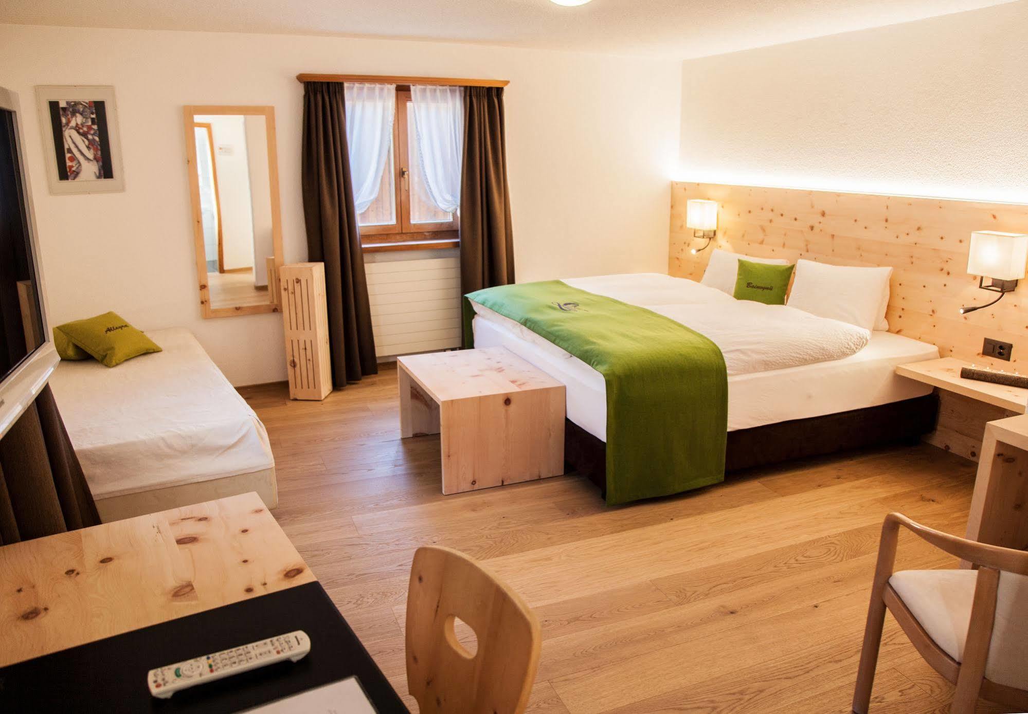 Wellnesshotel Liun B&B 米施泰尔 外观 照片