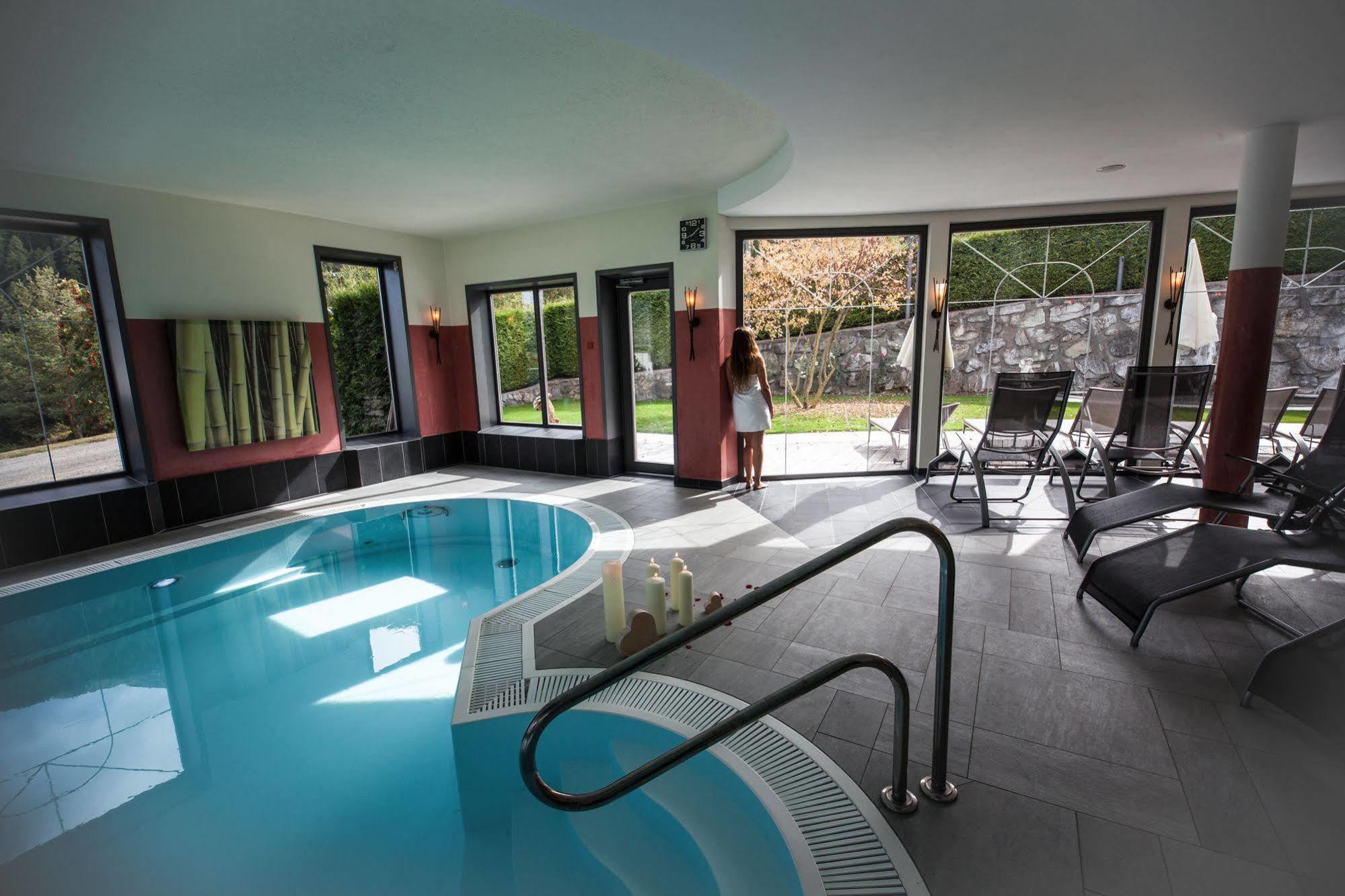 Wellnesshotel Liun B&B 米施泰尔 外观 照片